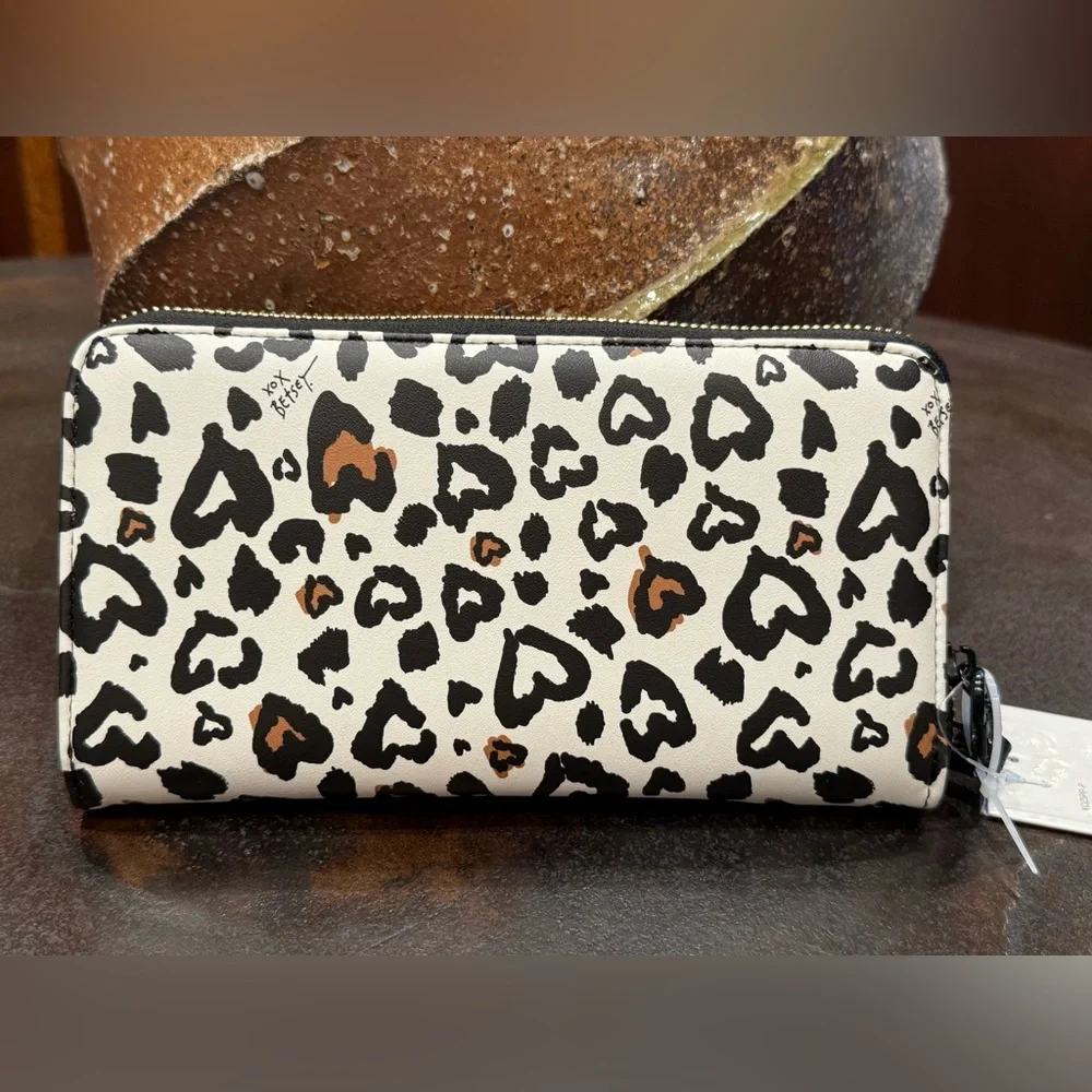 Betsey Johnson NWT Fun Black, White & Brown Leopard Heart Wristlet (P201) - Picture 4 of 7